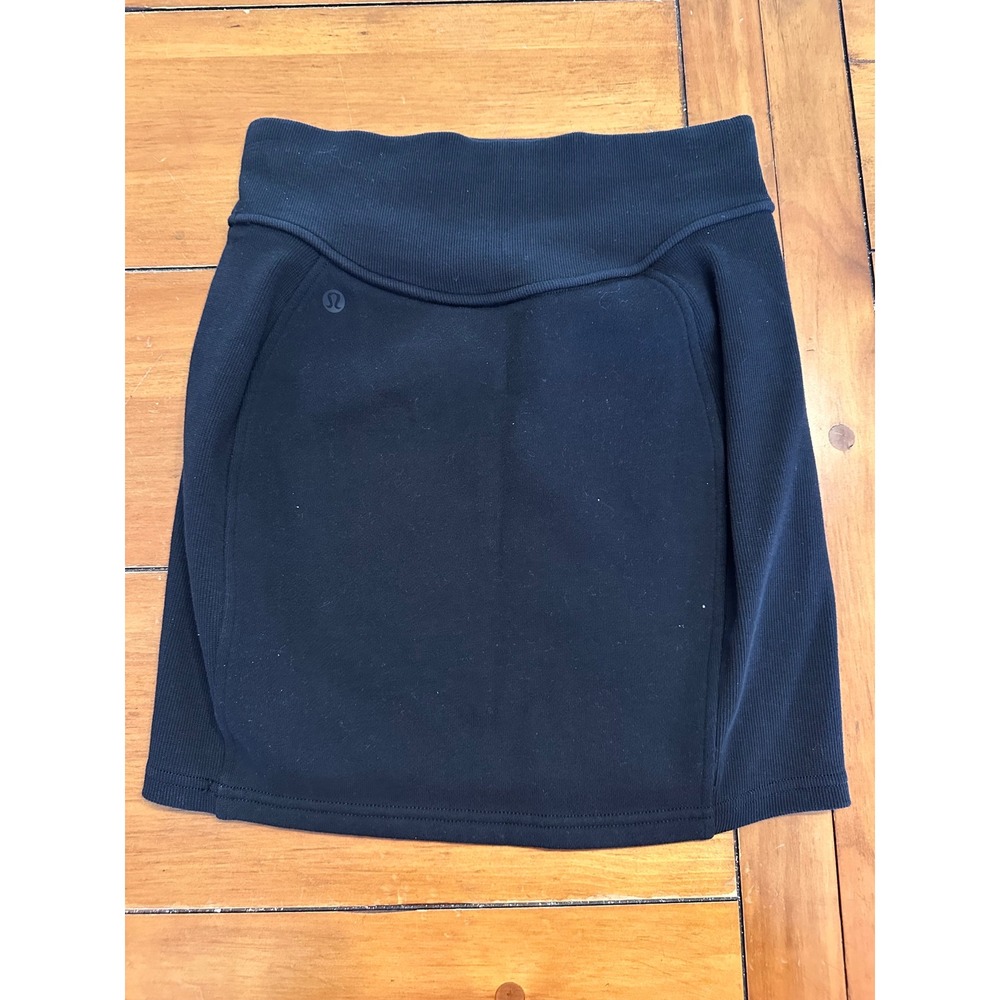 Lululemon Scuba High-Rise Mini Skirt Black Fleece Ribbed XS LW8ALSS